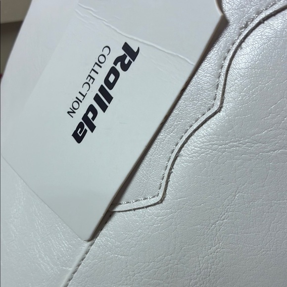 White Heeled Boots with Sleek Western Design - Picture 6 of 9